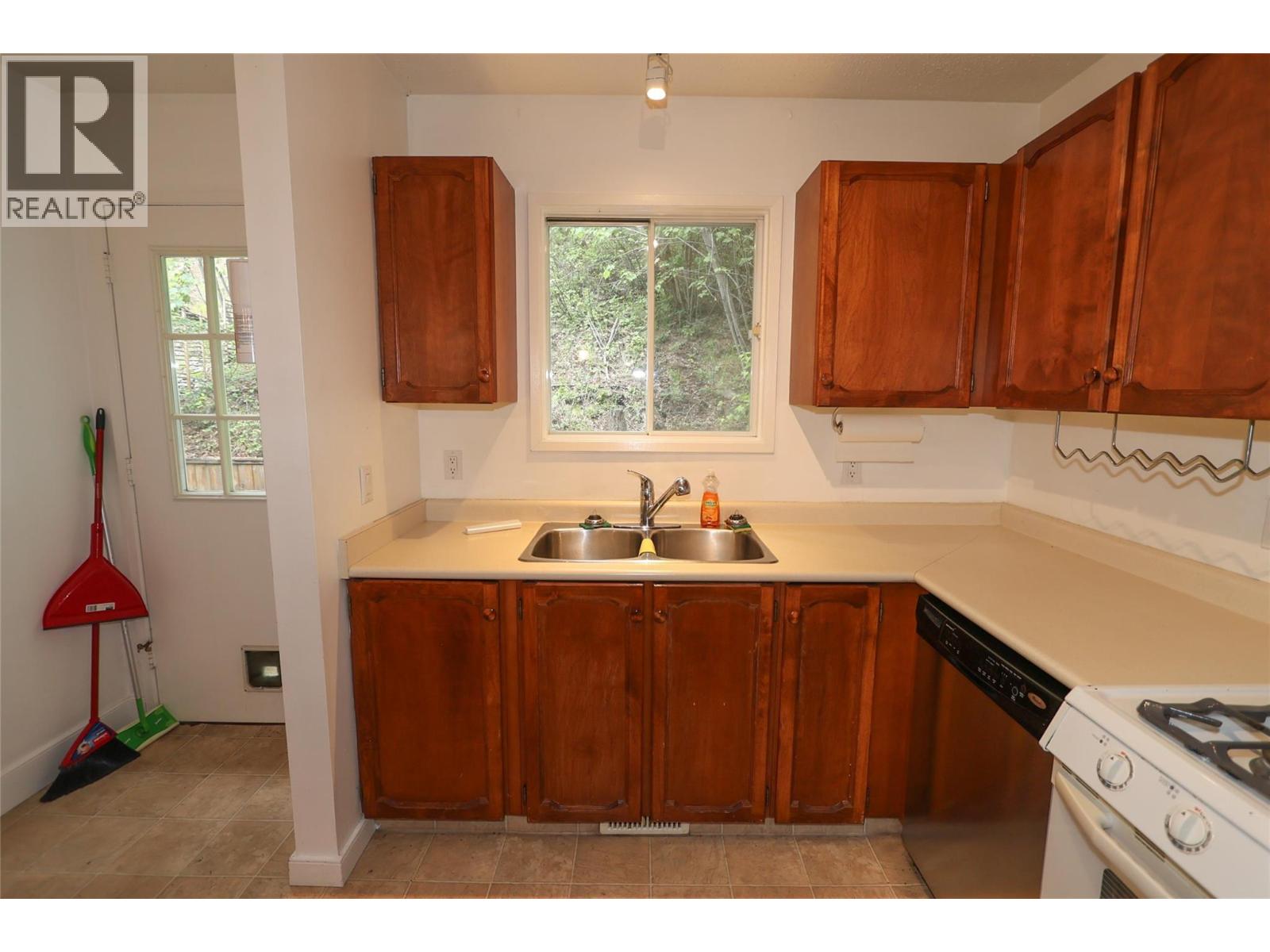 413 Alpine Crescent Unit# A, Kimberley, British Columbia  V1A 3B2 - Photo 2 - 10392913