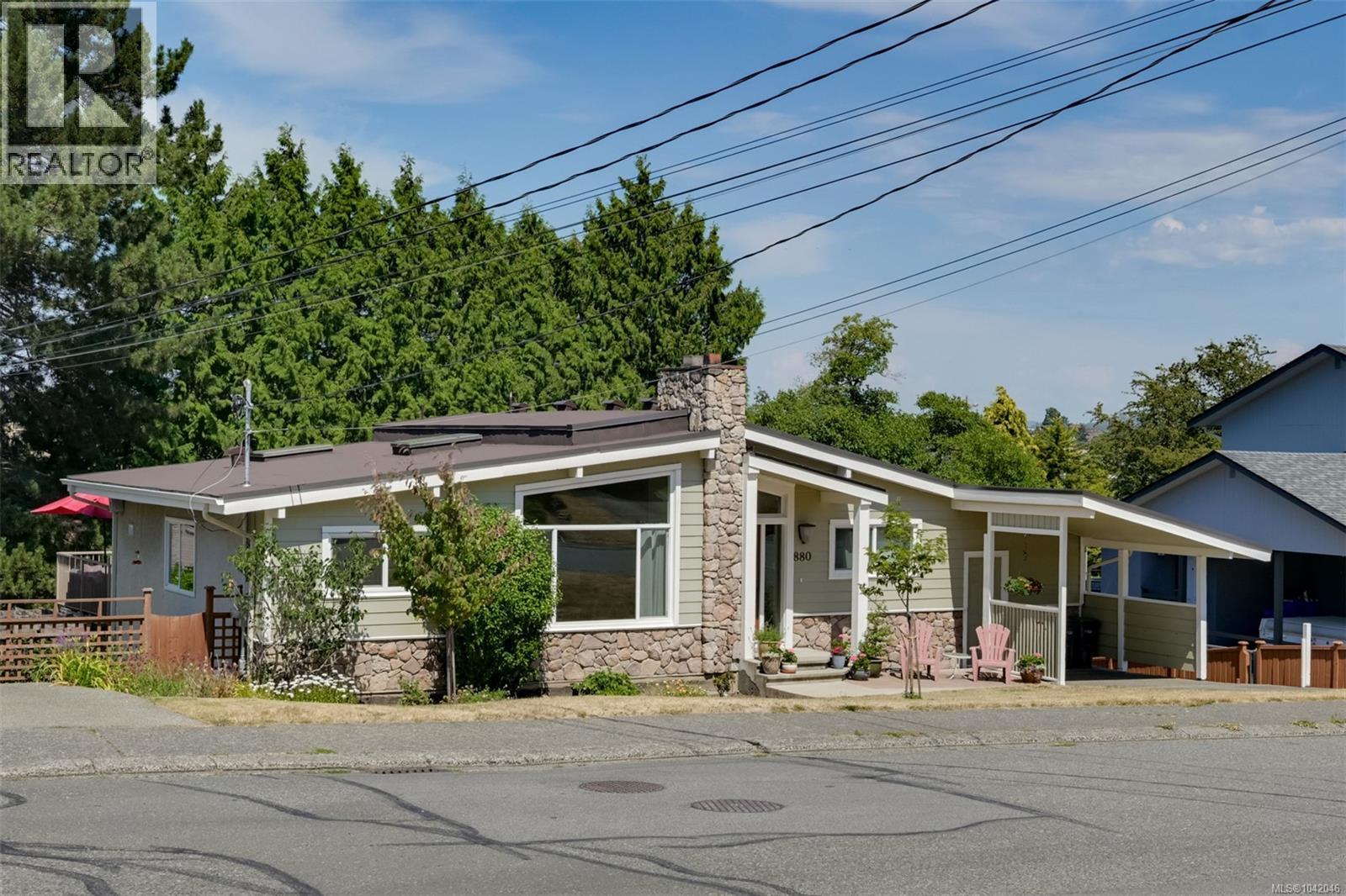 880 Rockheights Ave
