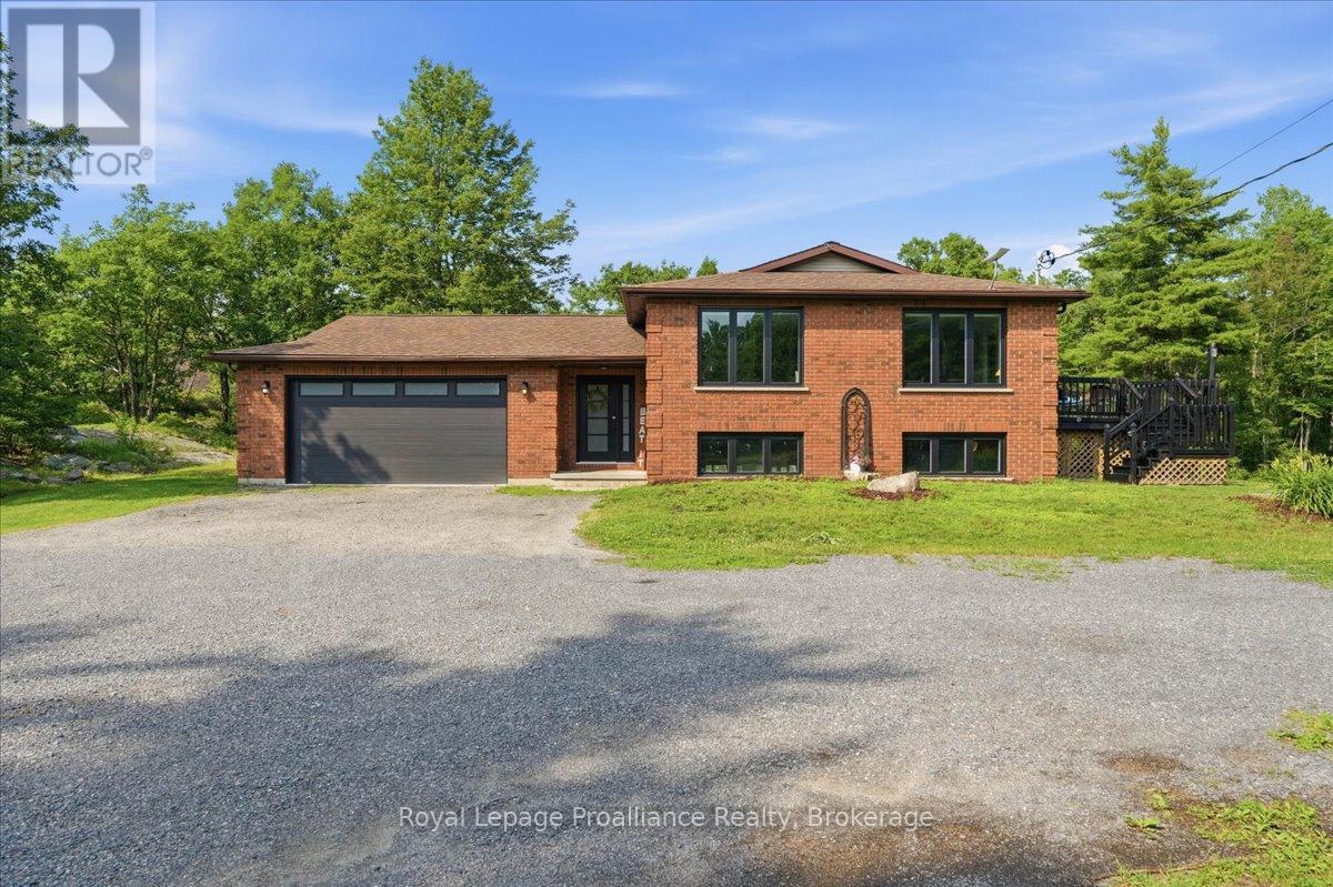 10389 Highway 41, Addington Highlands, Ontario  K0H 1Z0 - Photo 1 - X13513768