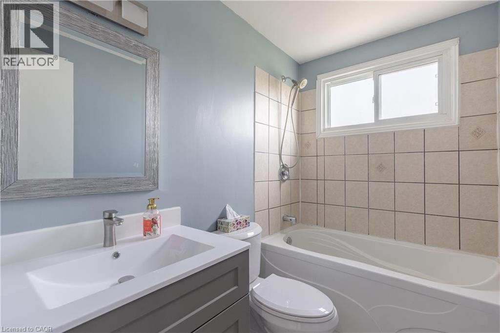 31 Canterbury Drive, St. Catharines, Ontario  L2P 3M6 - Photo 13 - 40844697