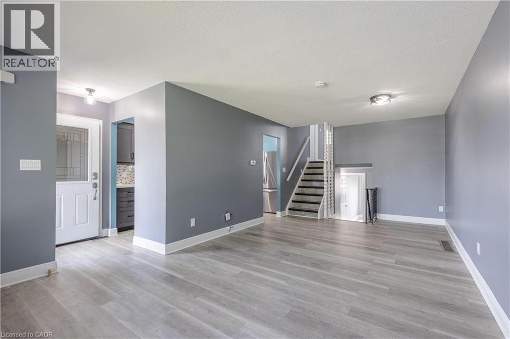 31 Canterbury Drive, St. Catharines, Ontario  L2P 3M6 - Photo 2 - 40844697