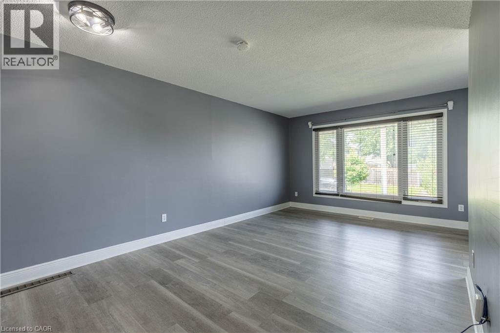 31 Canterbury Drive, St. Catharines, Ontario  L2P 3M6 - Photo 5 - 40844697