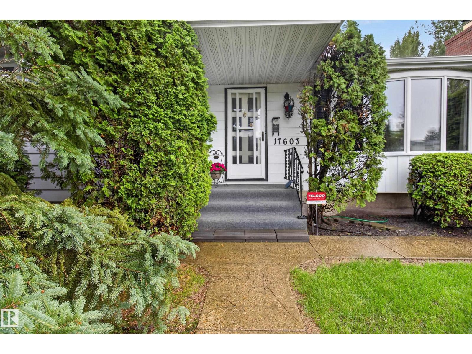 17603 85 Av NW NW, Edmonton, Alberta  T5T 0L1 - Photo 3 - E4496689