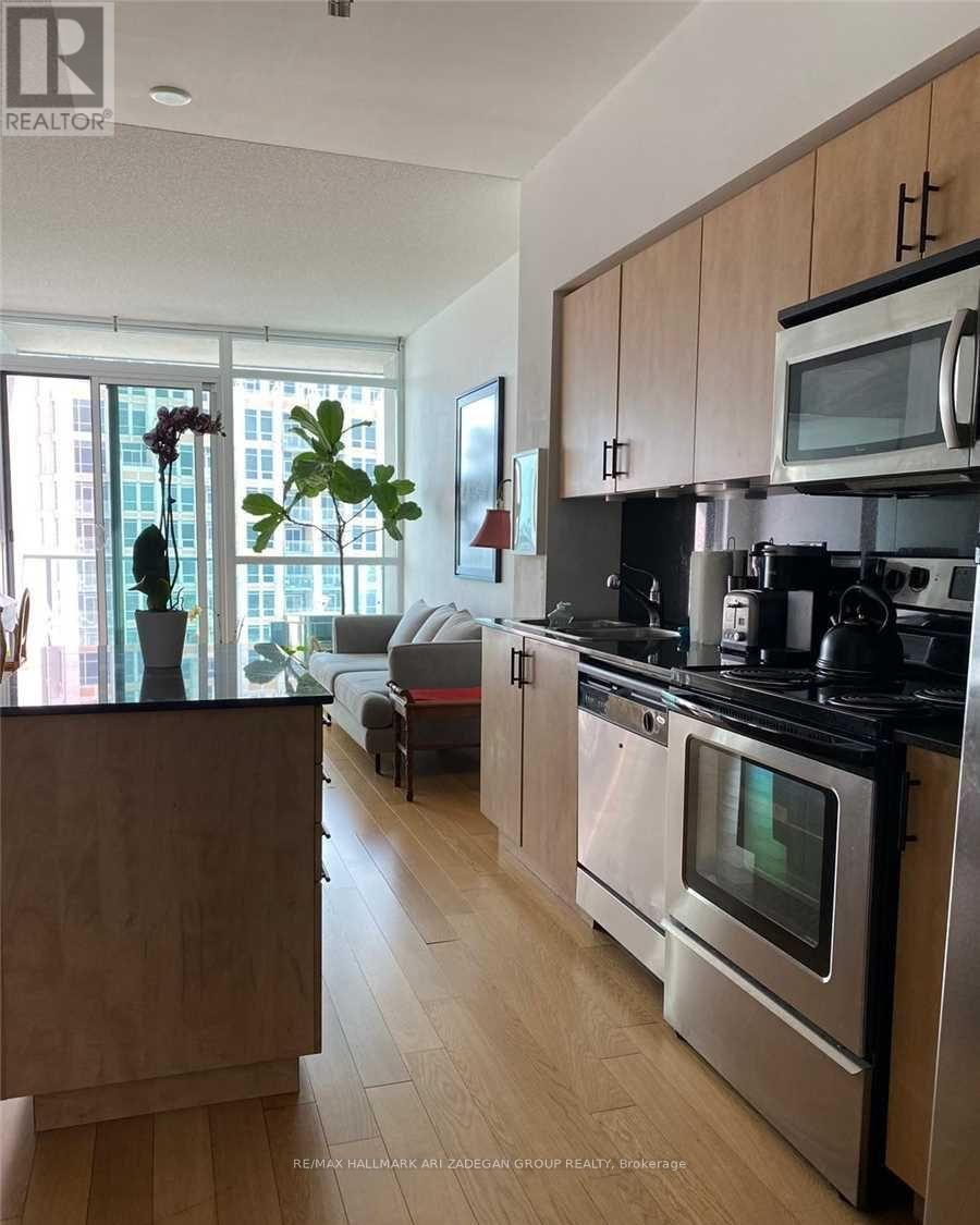 3301 - 215 Fort York Boulevard, Toronto, Ontario M5V 4A2 - Photo 6 - C13513152