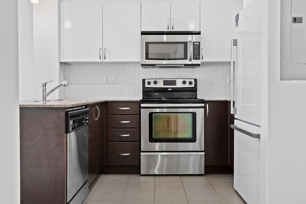 328 13789 107a Avenue, Surrey, British Columbia  V3T 0B8 - Photo 2 - R3141889