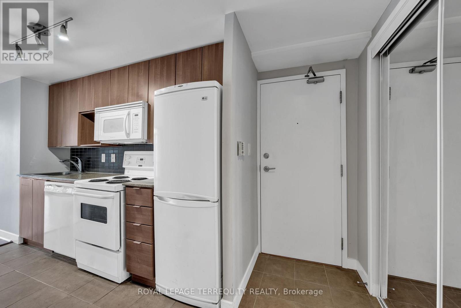 2005 - 11 Brunel Court, Toronto, Ontario  M5V 3Y3 - Photo 10 - C13513866