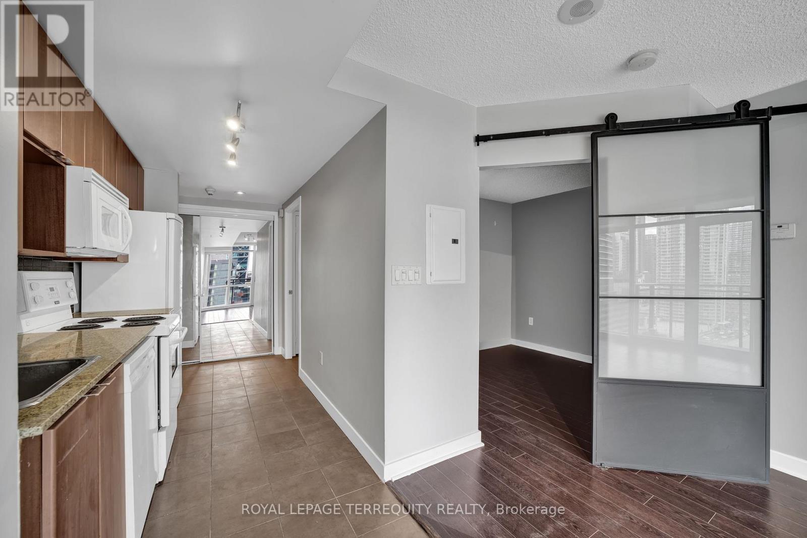 2005 - 11 Brunel Court, Toronto, Ontario  M5V 3Y3 - Photo 13 - C13513866