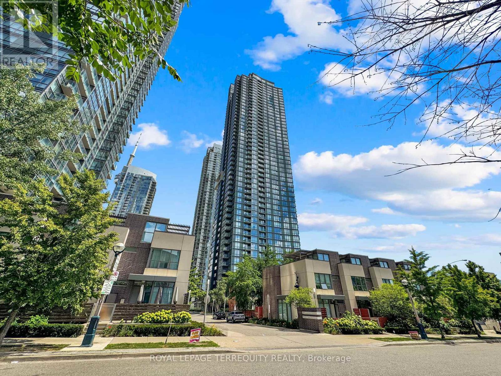 2005 - 11 Brunel Court, Toronto, Ontario  M5V 3Y3 - Photo 2 - C13513866