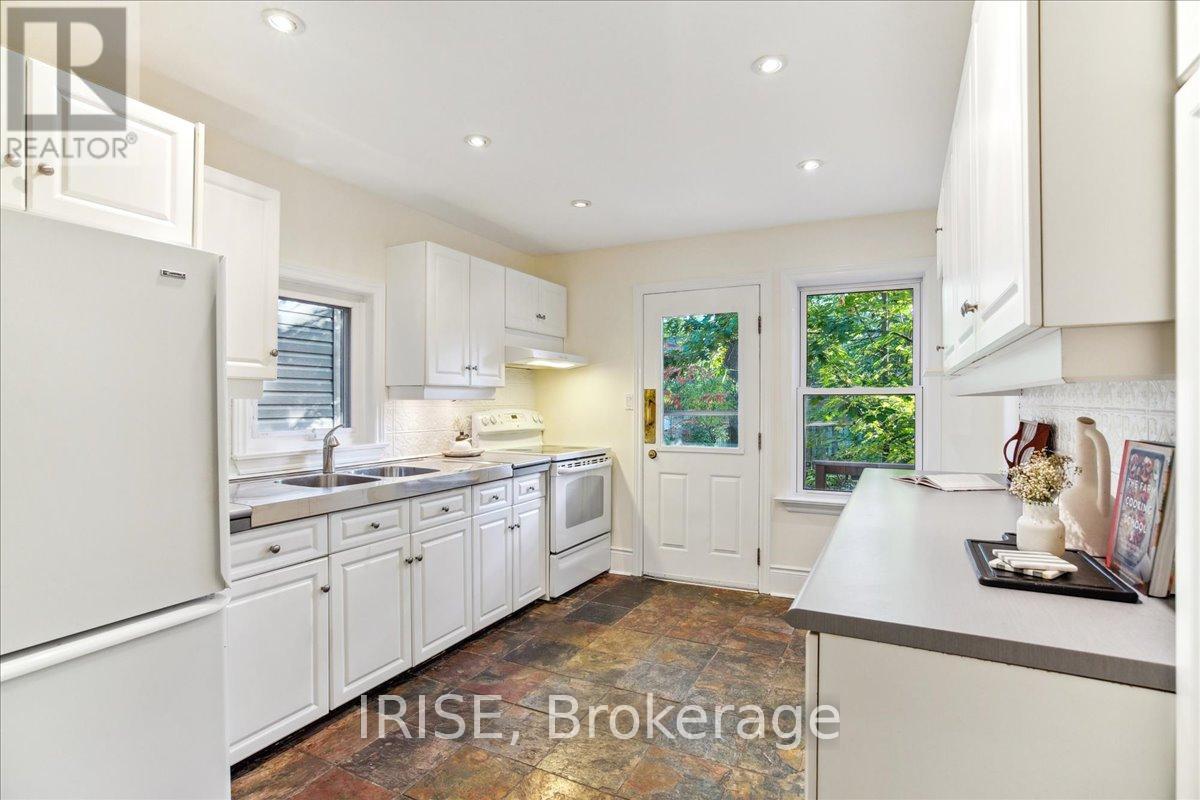61 CHISHOLM AVENUE - Photo 11