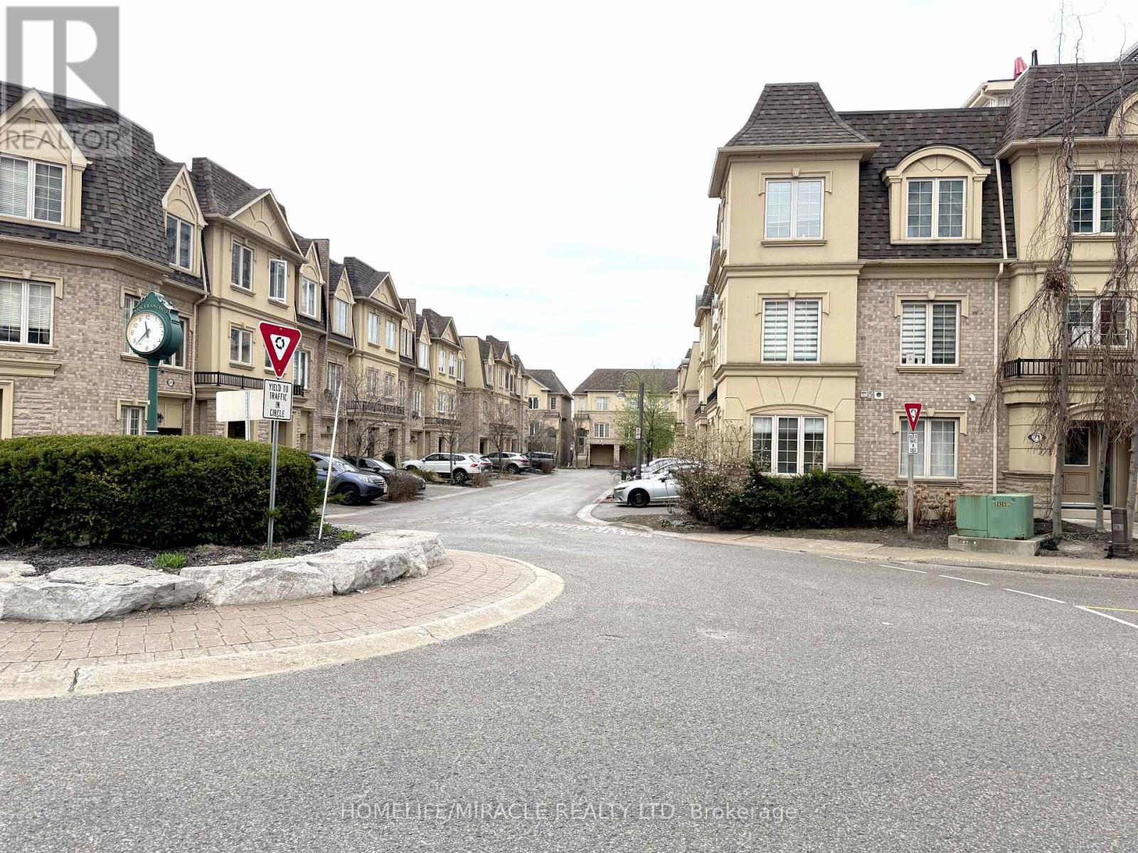 71 - 1250 St Martins Drive, Pickering, Ontario L1W 0A2 - Photo 3 - E13513968
