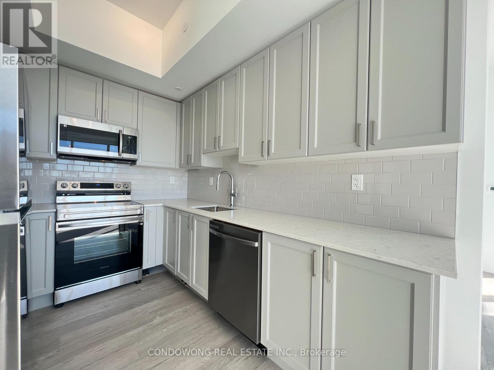 702 - 1435 Celebration Drive, Pickering, Ontario  L1W 0C2 - Photo 2 - E13513984