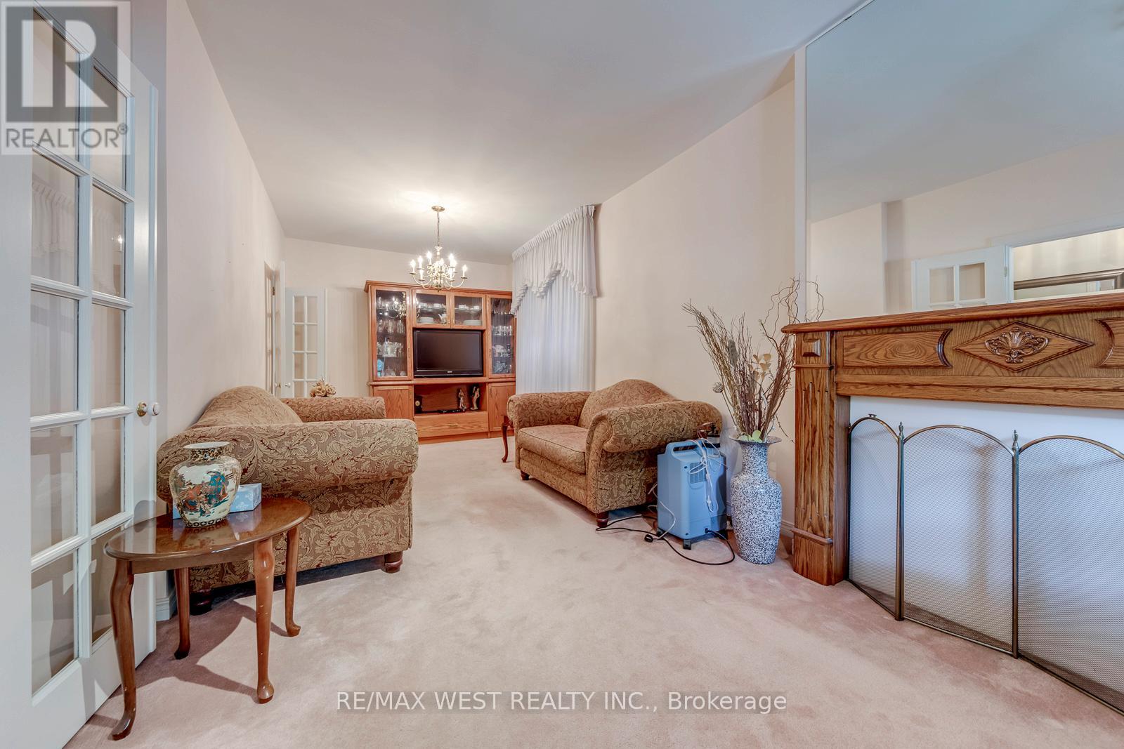 170 Pacific Avenue, Toronto, Ontario  M6P 2P5 - Photo 11 - W13513718