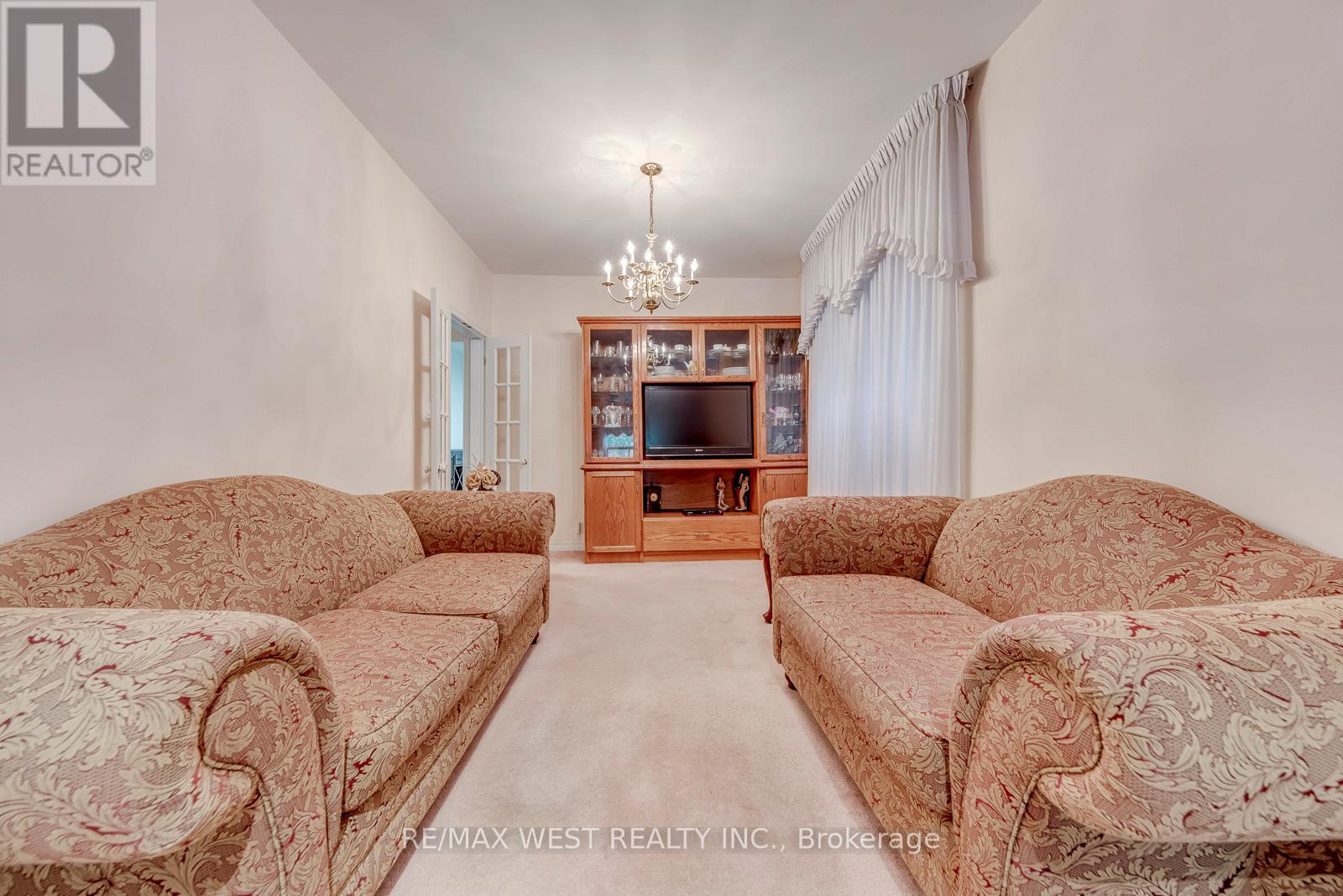 170 Pacific Avenue, Toronto, Ontario  M6P 2P5 - Photo 12 - W13513718