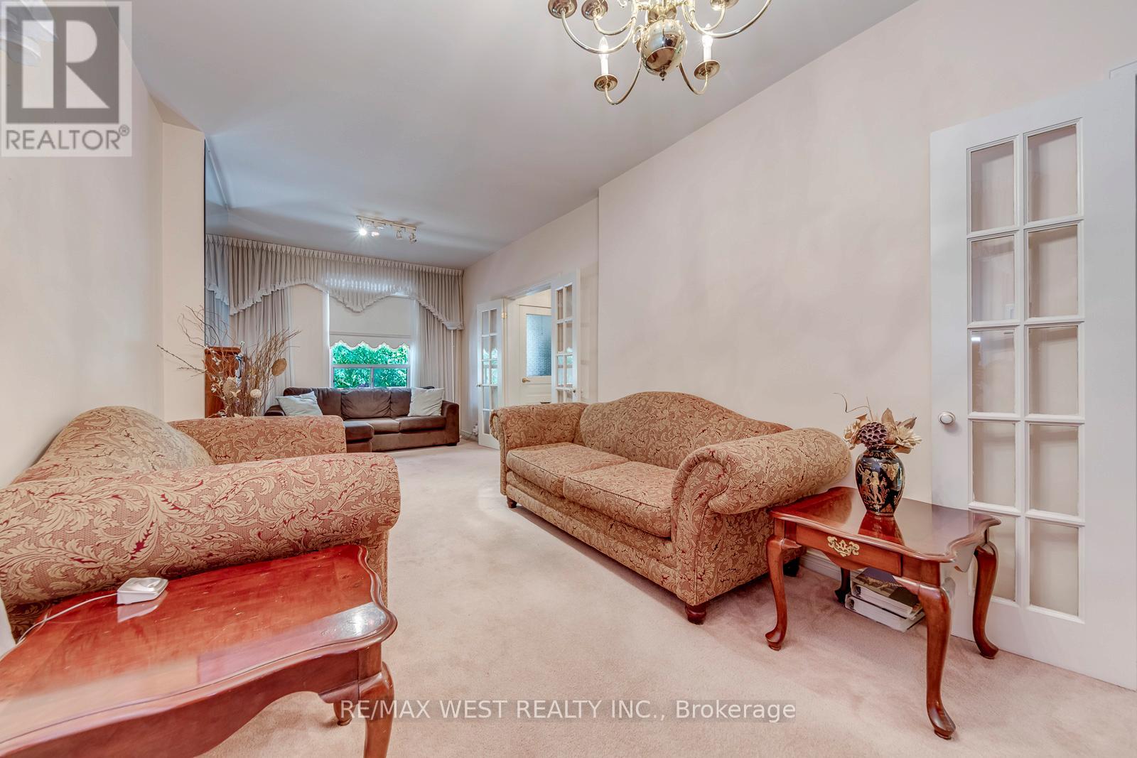 170 Pacific Avenue, Toronto, Ontario  M6P 2P5 - Photo 14 - W13513718