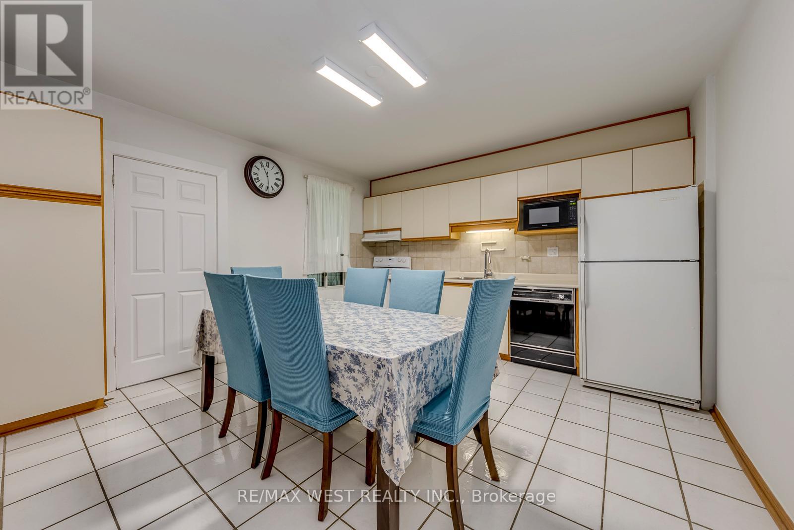 170 Pacific Avenue, Toronto, Ontario  M6P 2P5 - Photo 16 - W13513718