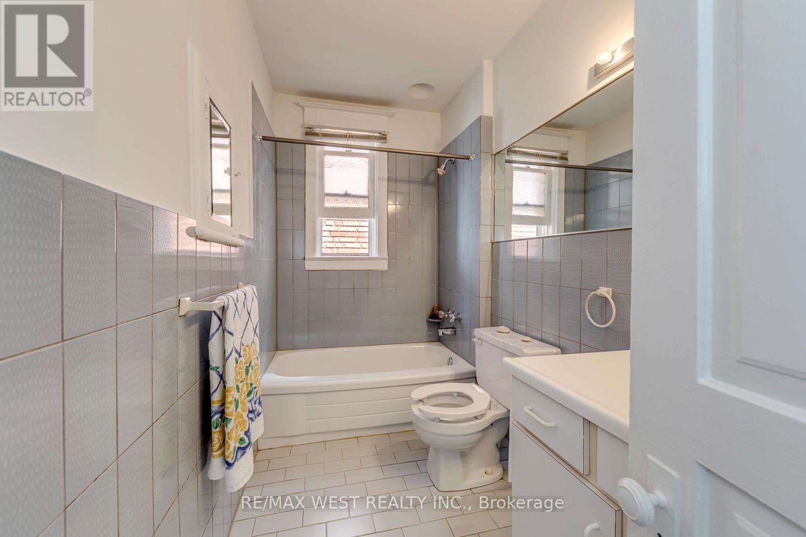 170 Pacific Avenue, Toronto, Ontario  M6P 2P5 - Photo 34 - W13513718