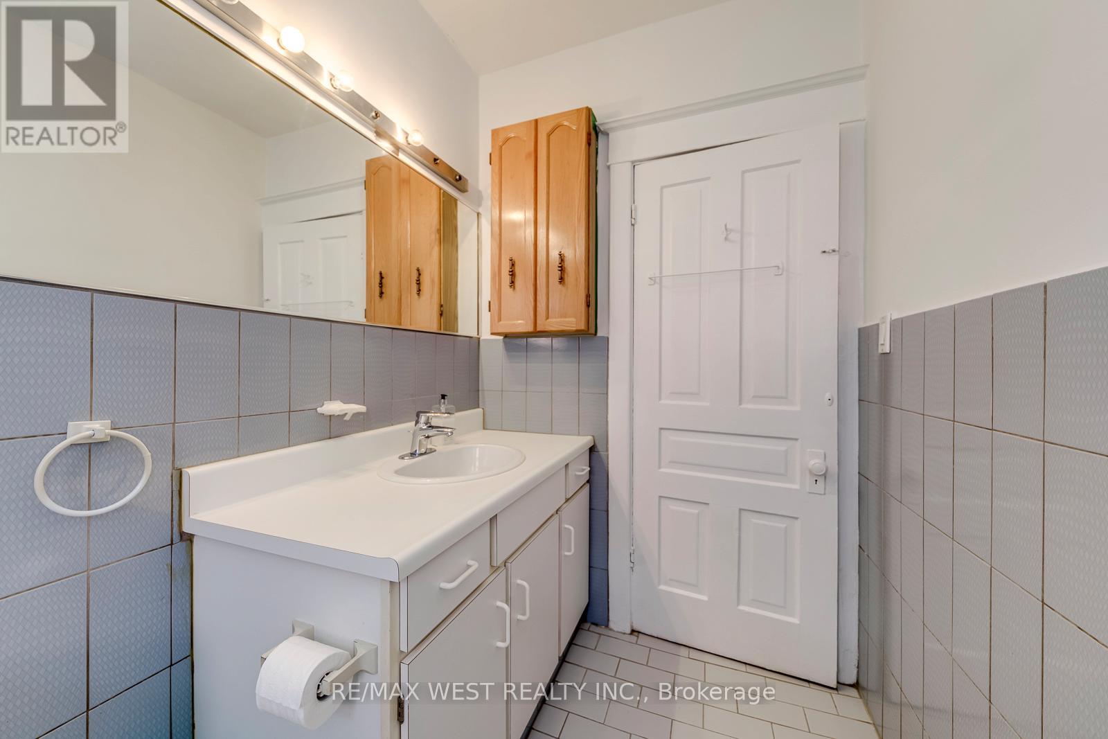 170 Pacific Avenue, Toronto, Ontario  M6P 2P5 - Photo 35 - W13513718