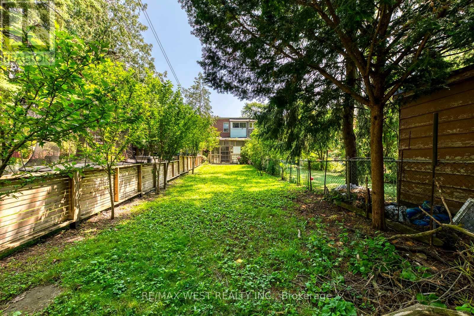 170 Pacific Avenue, Toronto, Ontario  M6P 2P5 - Photo 43 - W13513718