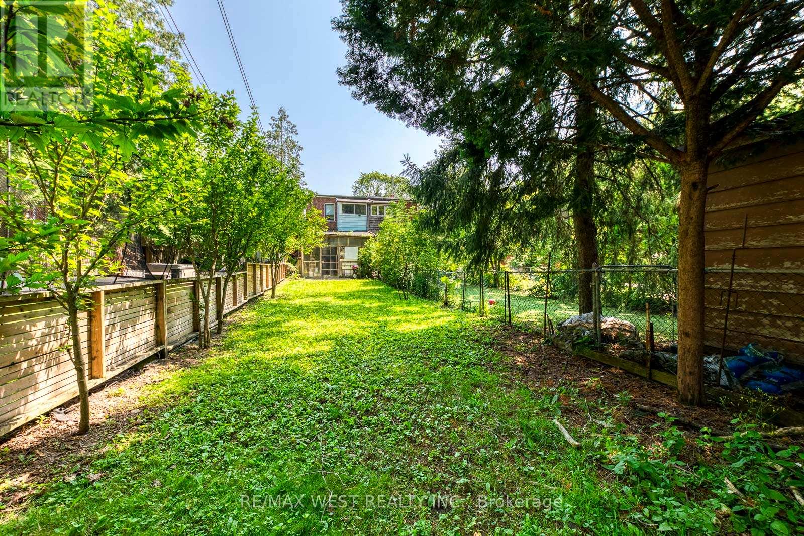 170 Pacific Avenue, Toronto, Ontario  M6P 2P5 - Photo 44 - W13513718