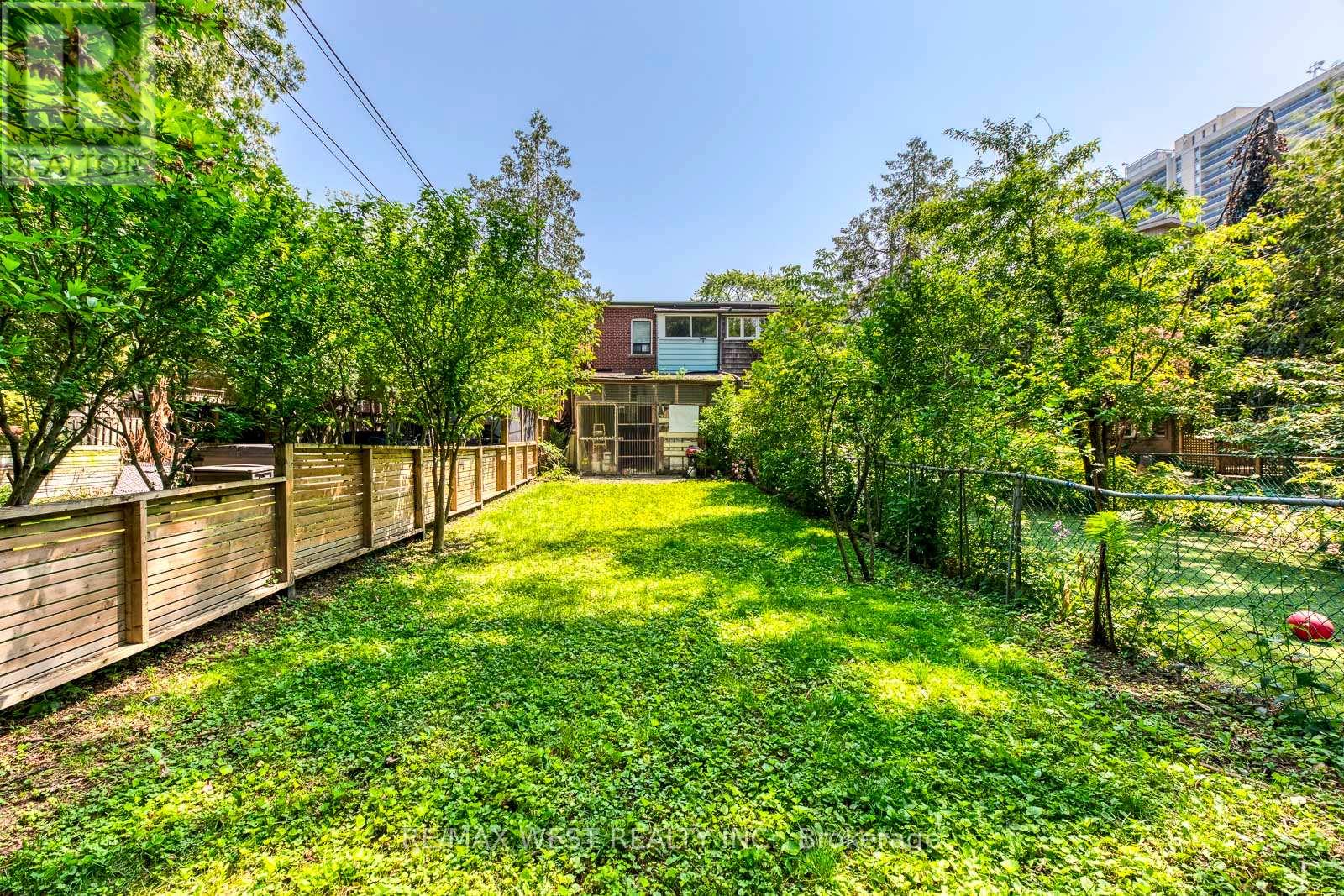 170 Pacific Avenue, Toronto, Ontario  M6P 2P5 - Photo 45 - W13513718