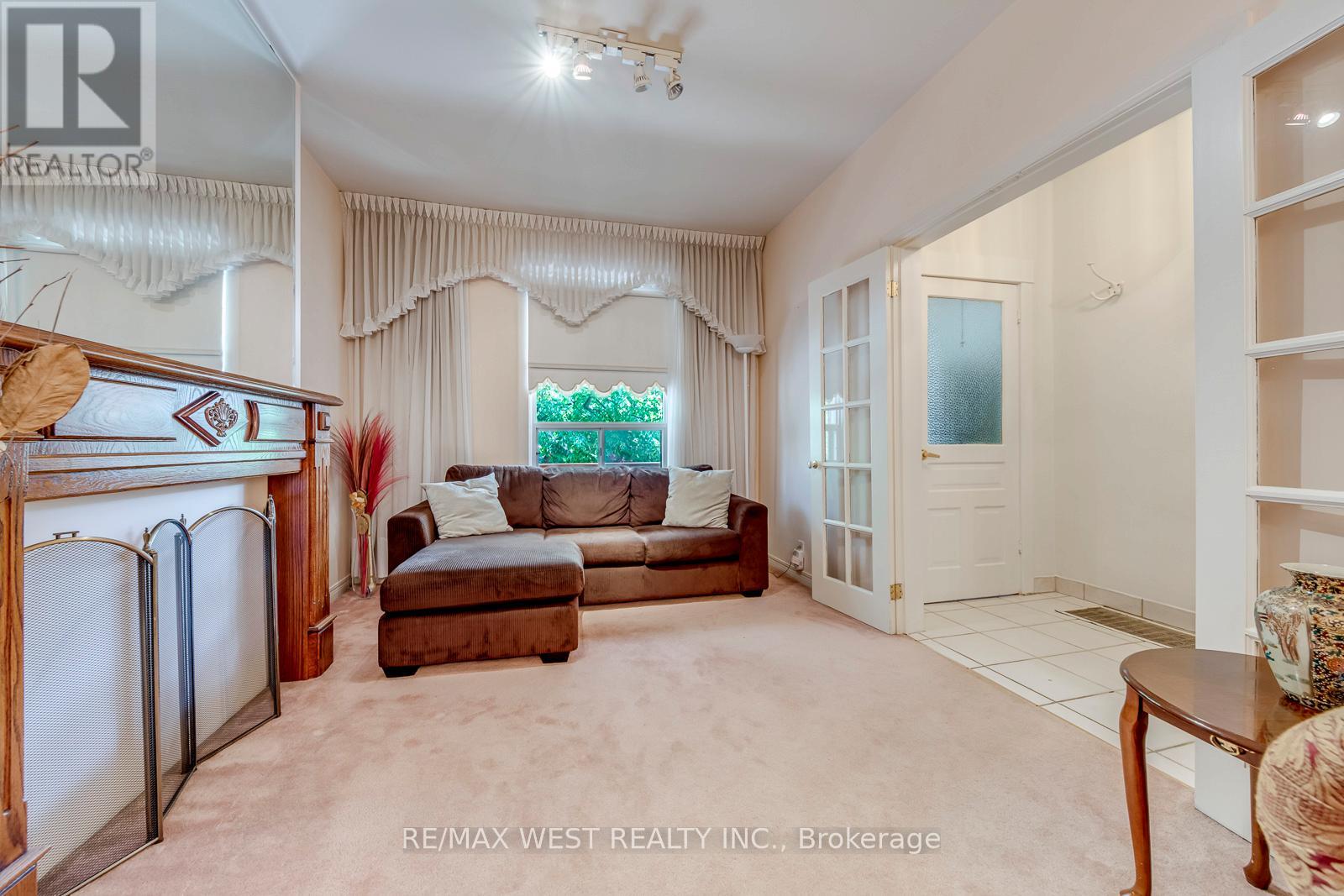 170 Pacific Avenue, Toronto, Ontario  M6P 2P5 - Photo 9 - W13513718