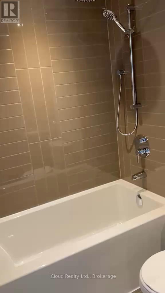 4007 - 448 Burnhamthorpe Road W, Mississauga, Ontario L5B 0R4 - Photo 2 - W13513802