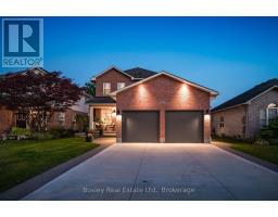 24 WATSON CRESCENT, North Dumfries, Ontario