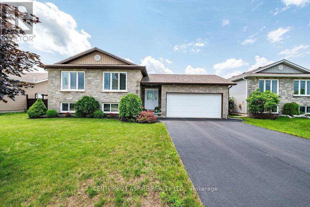 23 BOULDER CREEK TRAIL, Petawawa, Ontario