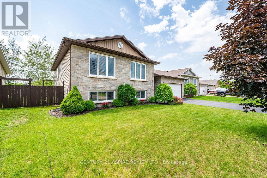 23 Boulder Creek Trail, Petawawa, Ontario K8H 0B2 - Photo 2 - X13513996