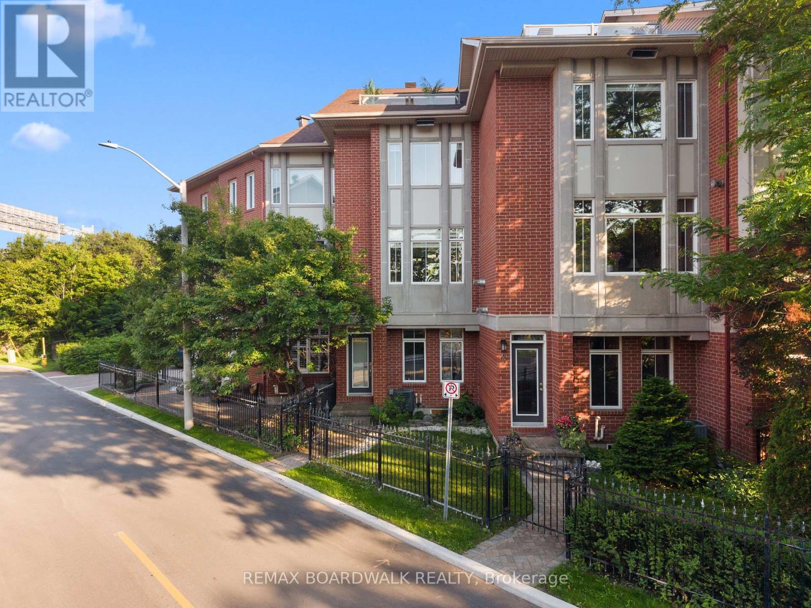 4 Harvey Street, Ottawa, Ontario  K1S 5S4 - Photo 1 - X13514134