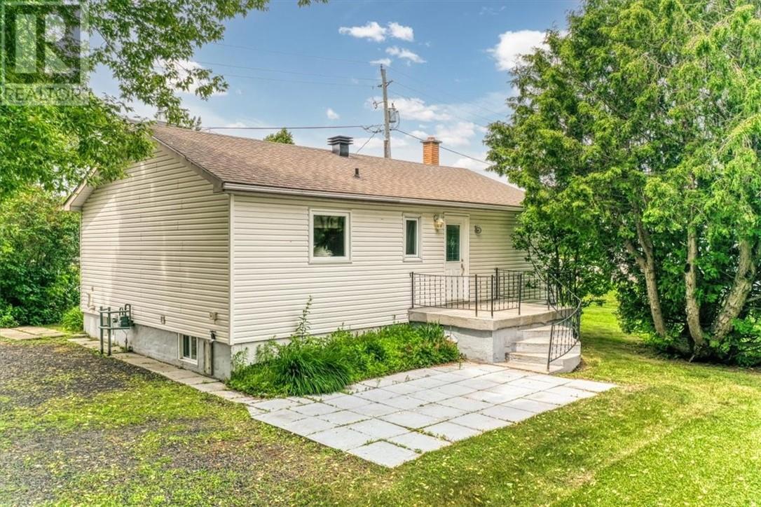 512 Monique Street, Chelmsford, Ontario  P0M 1L0 - Photo 1 - 2128909