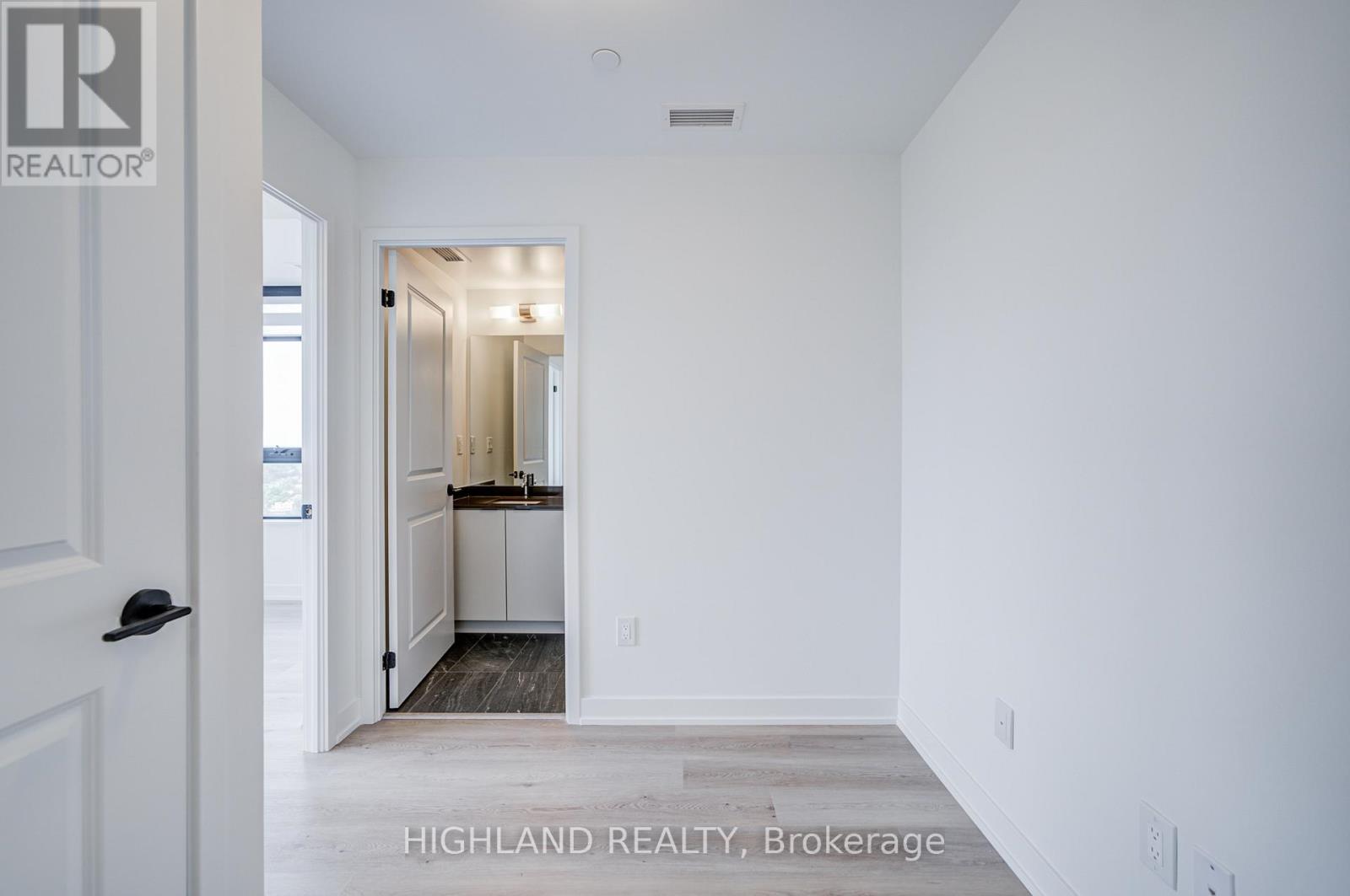 2402 - 2075 Lakeshore Road, Burlington, Ontario  L7R 0H3 - Photo 12 - W13231898