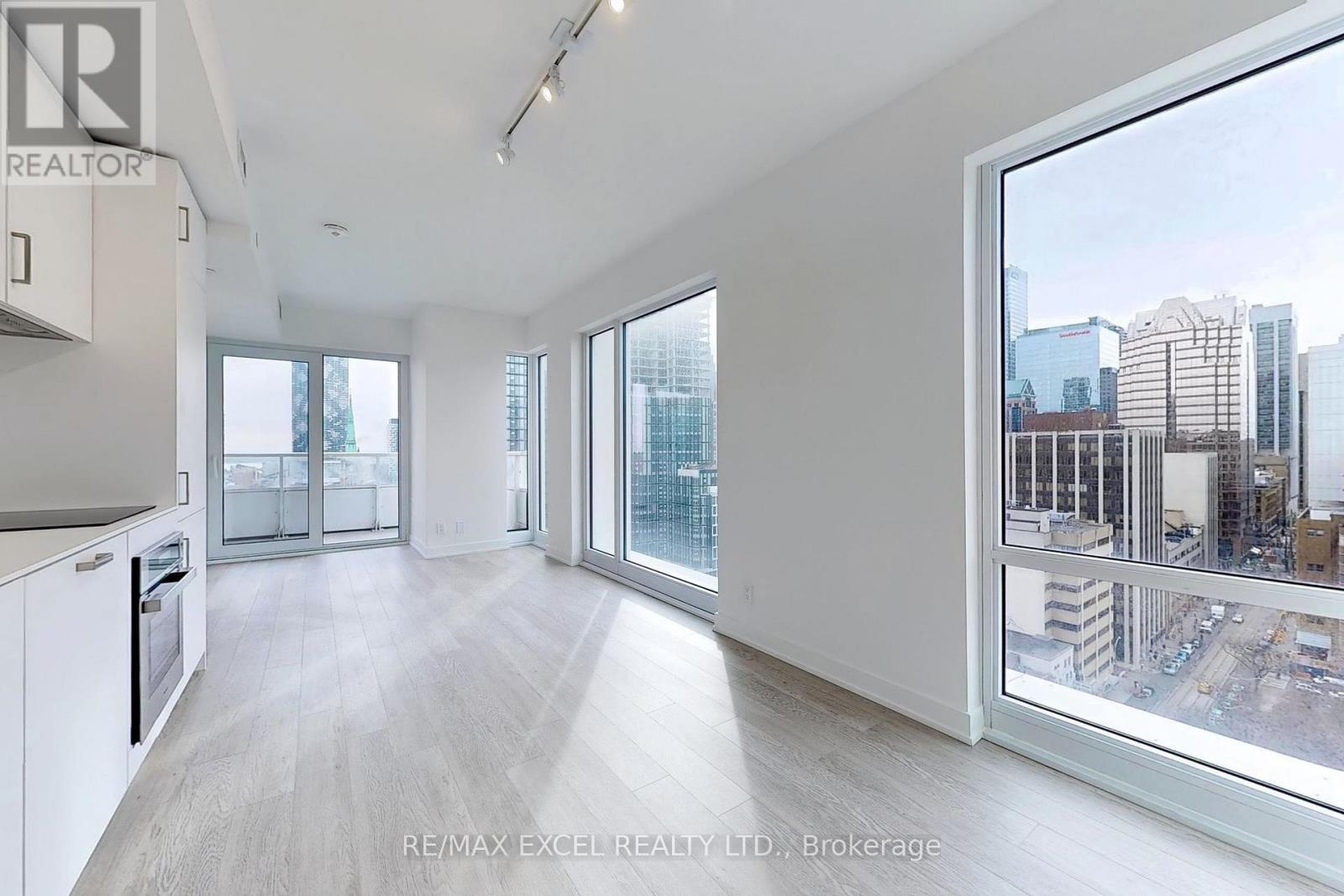 1710 - 88 Queen Street E, Toronto, Ontario L3T 0C7 - Photo 2 - C13514064
