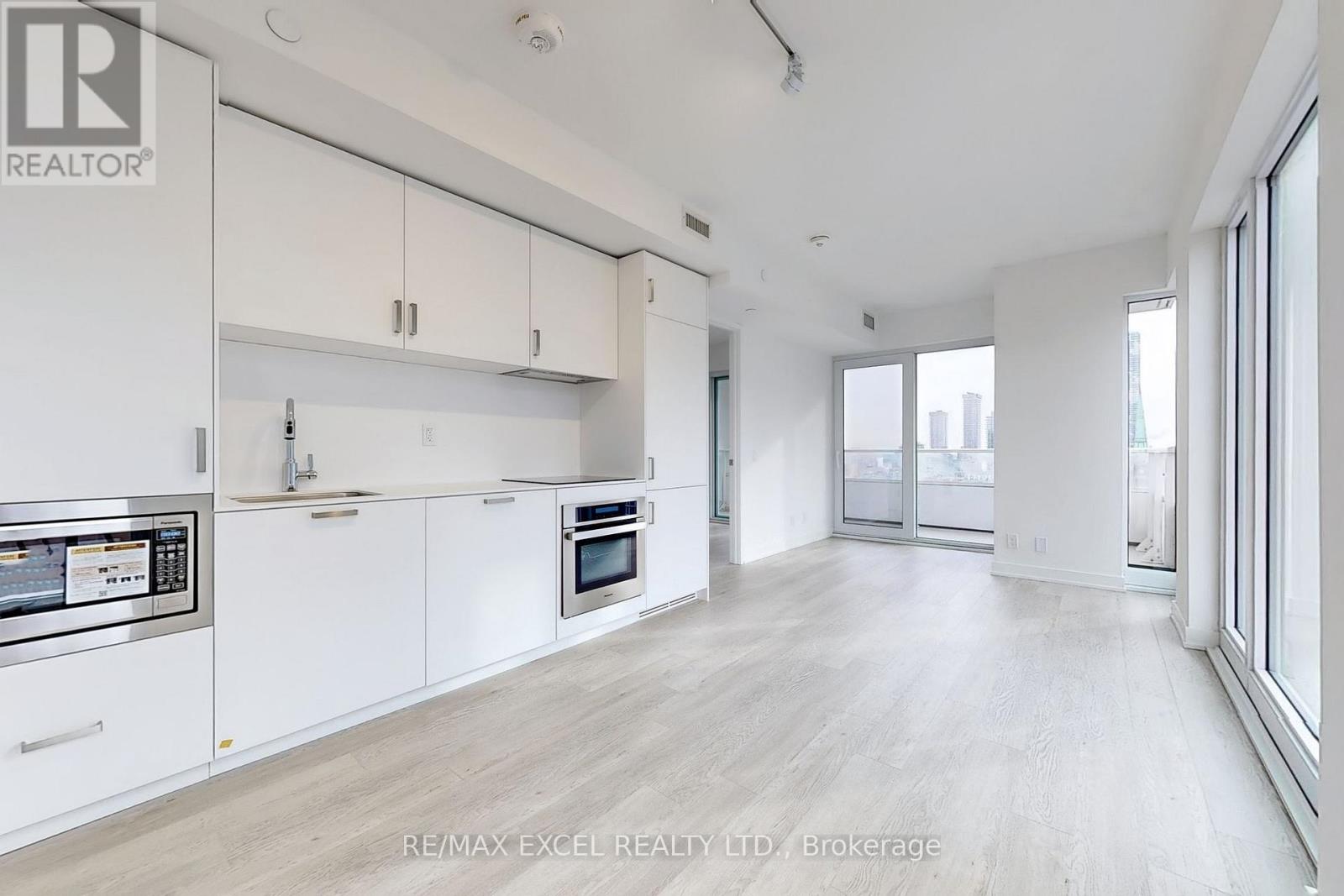 1710 - 88 Queen Street E, Toronto, Ontario L3T 0C7 - Photo 3 - C13514064