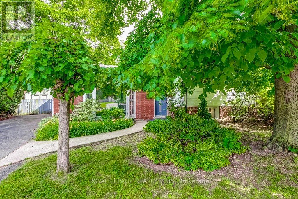 5322 Windermere Drive, Burlington, Ontario  L7L 3M1 - Photo 3 - W13514092
