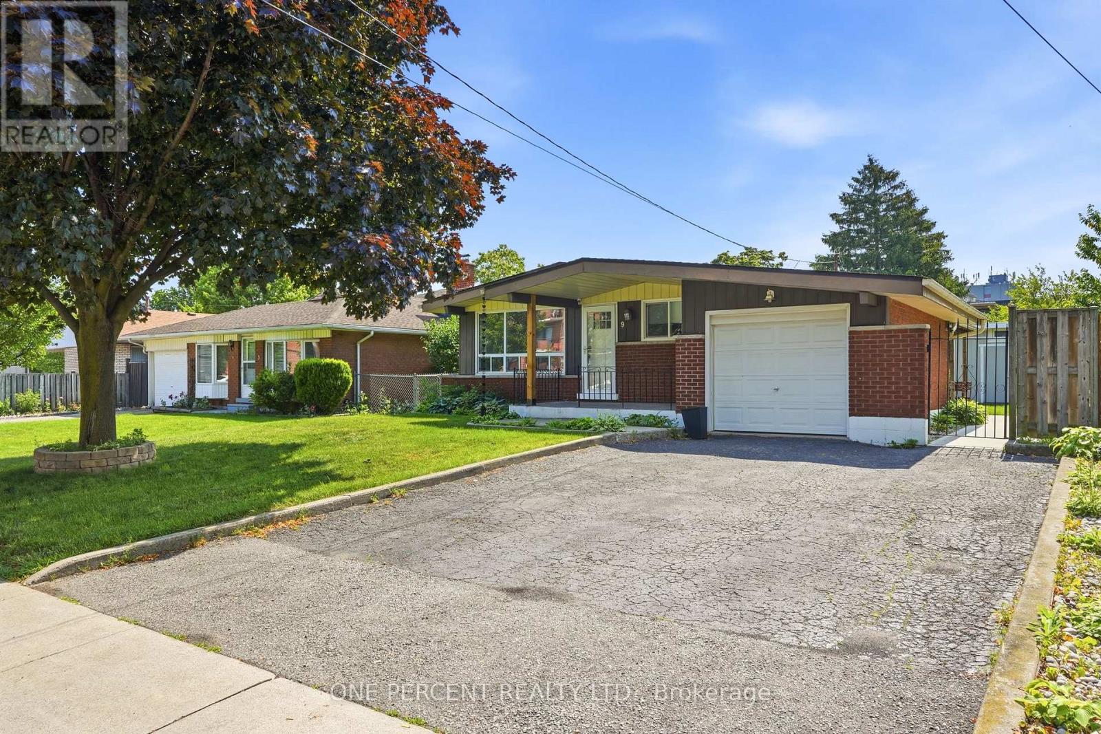 9 Bishopsgate Avenue, Hamilton, Ontario  L8V 3K3 - Photo 1 - X13514116