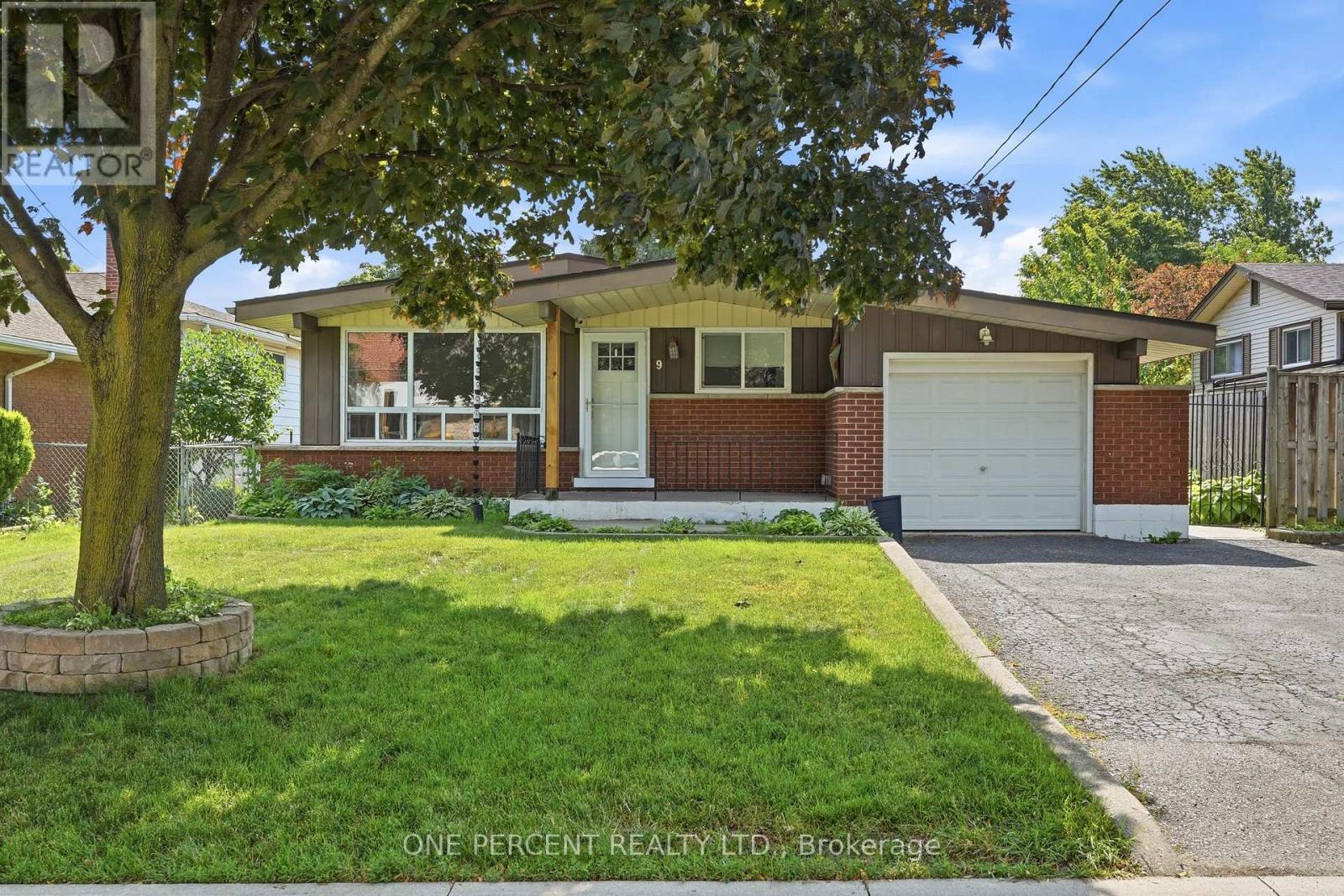 9 Bishopsgate Avenue, Hamilton, Ontario  L8V 3K3 - Photo 4 - X13514116