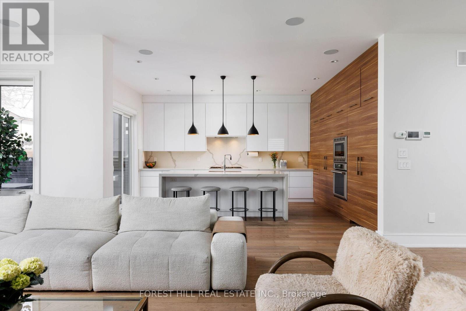 8 NORA ROAD Toronto (Islington-City Centre West), ON M9A 1C9