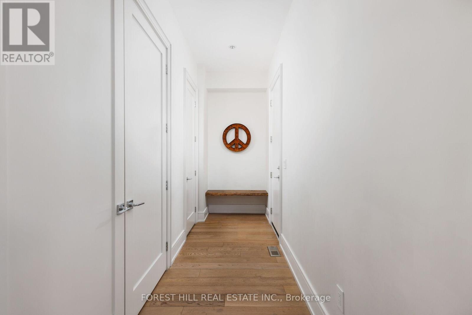 8 NORA ROAD Toronto (Islington-City Centre West), ON M9A 1C9