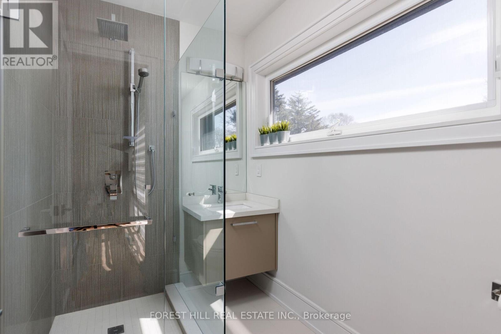 8 NORA ROAD Toronto (Islington-City Centre West), ON M9A 1C9