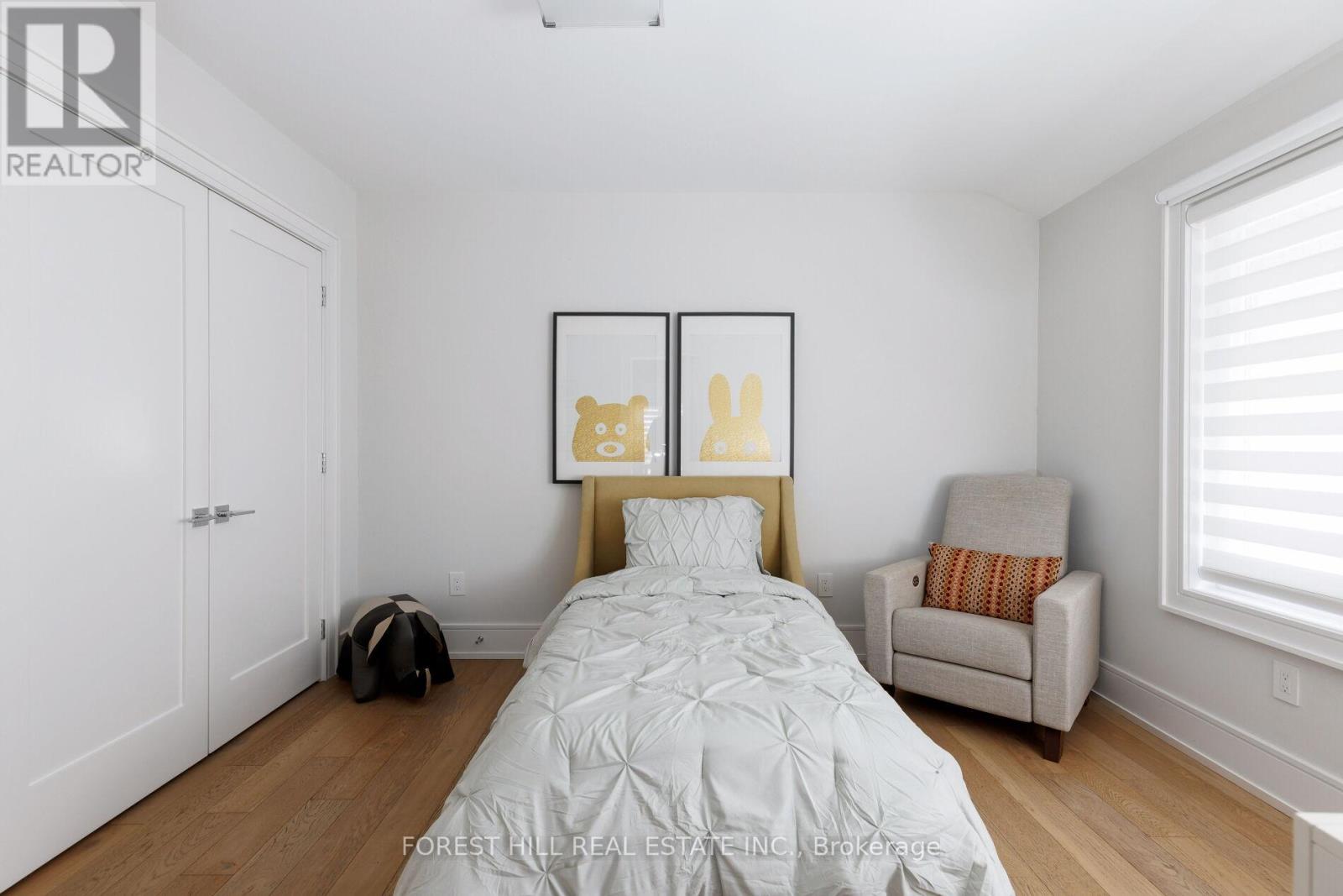 8 NORA ROAD Toronto (Islington-City Centre West), ON M9A 1C9