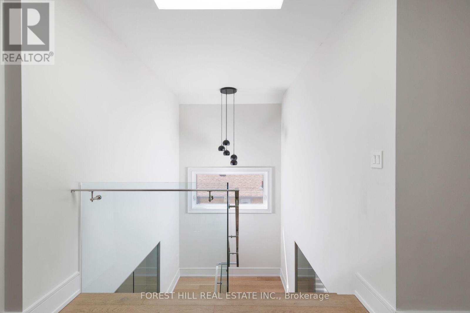 8 NORA ROAD Toronto (Islington-City Centre West), ON M9A 1C9