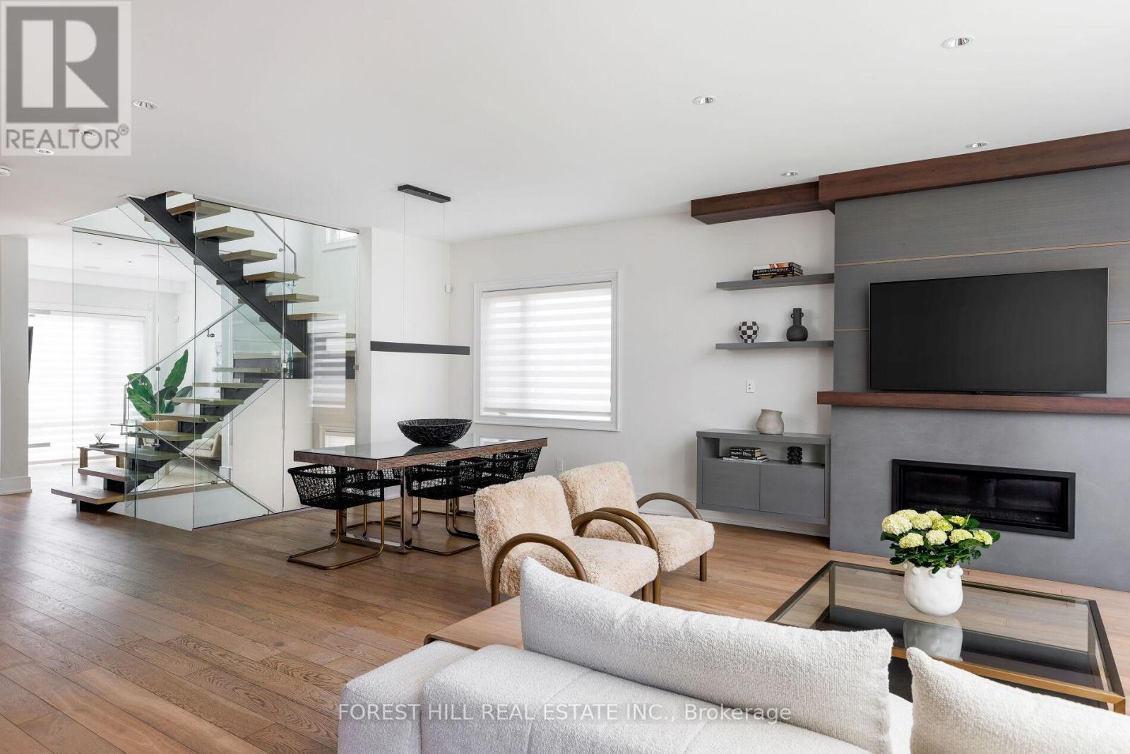 8 NORA ROAD Toronto (Islington-City Centre West), ON M9A 1C9