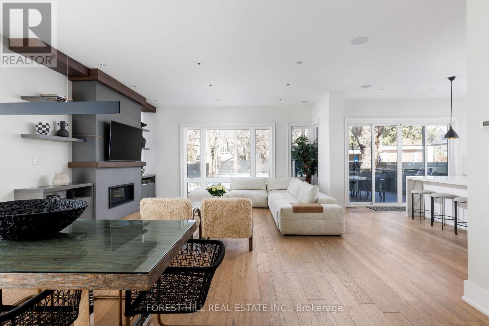 8 NORA ROAD Toronto (Islington-City Centre West), ON M9A 1C9