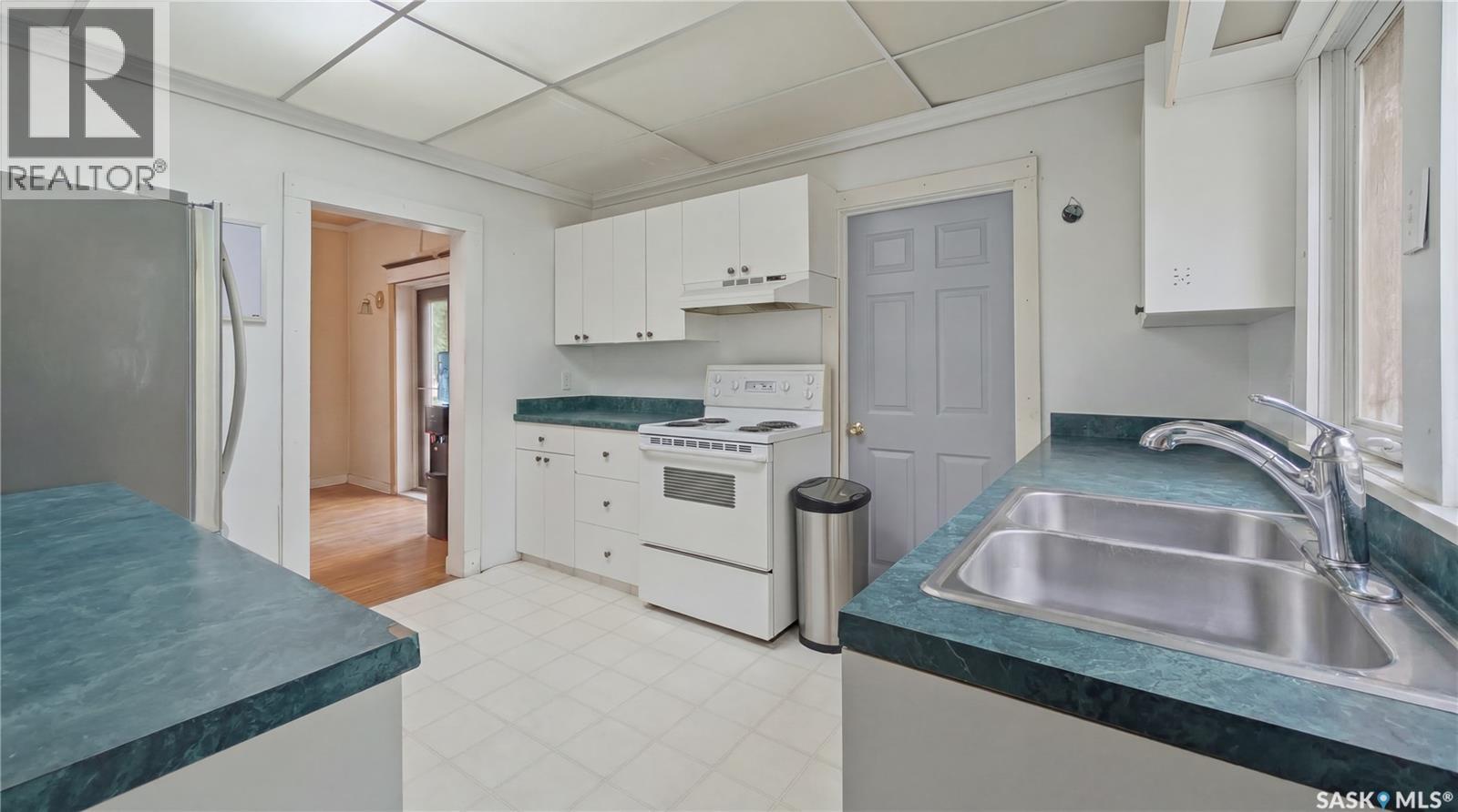 117 3rd Avenue W, Rosetown, Saskatchewan  S0L 2V0 - Photo 4 - SK041177