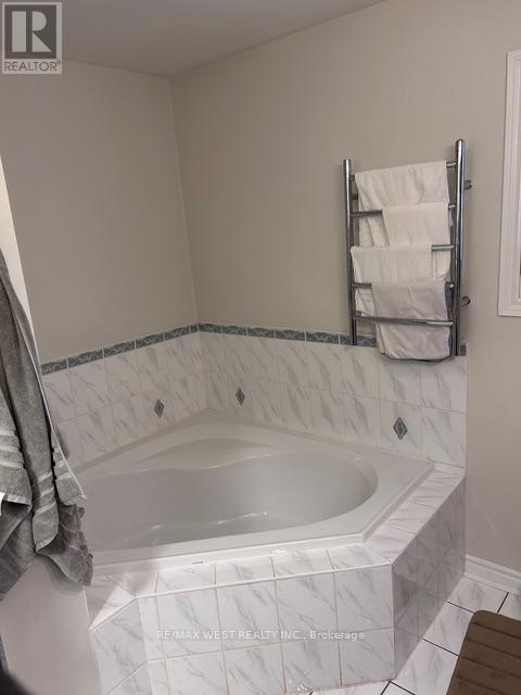 3 Amaryllis Avenue, Richmond Hill, Ontario  L4E 3T7 - Photo 8 - N13514256
