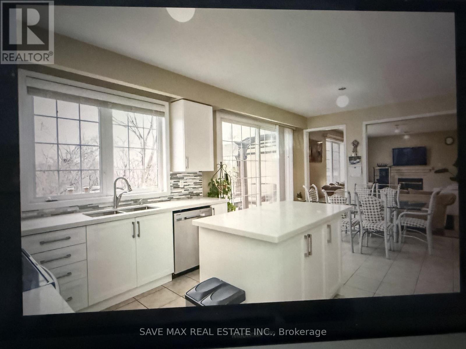 184 Treeline Boulevard, Brampton, Ontario  L6P 1E8 - Photo 10 - W13514414