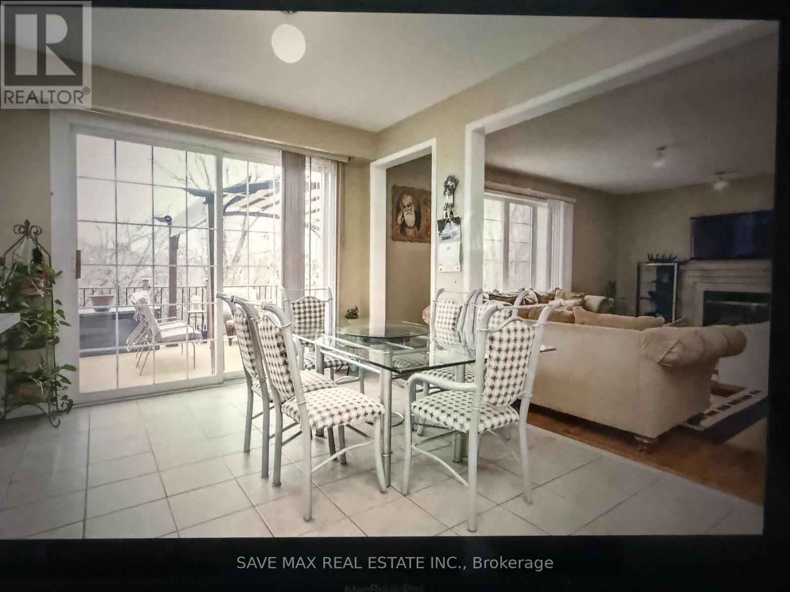 184 Treeline Boulevard, Brampton, Ontario  L6P 1E8 - Photo 3 - W13514414