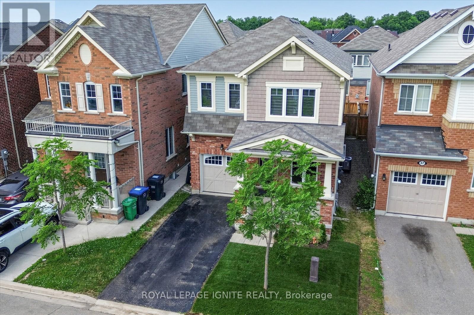 39 Feeder Street, Brampton, Ontario  L7A 4T9 - Photo 2 - W13514424