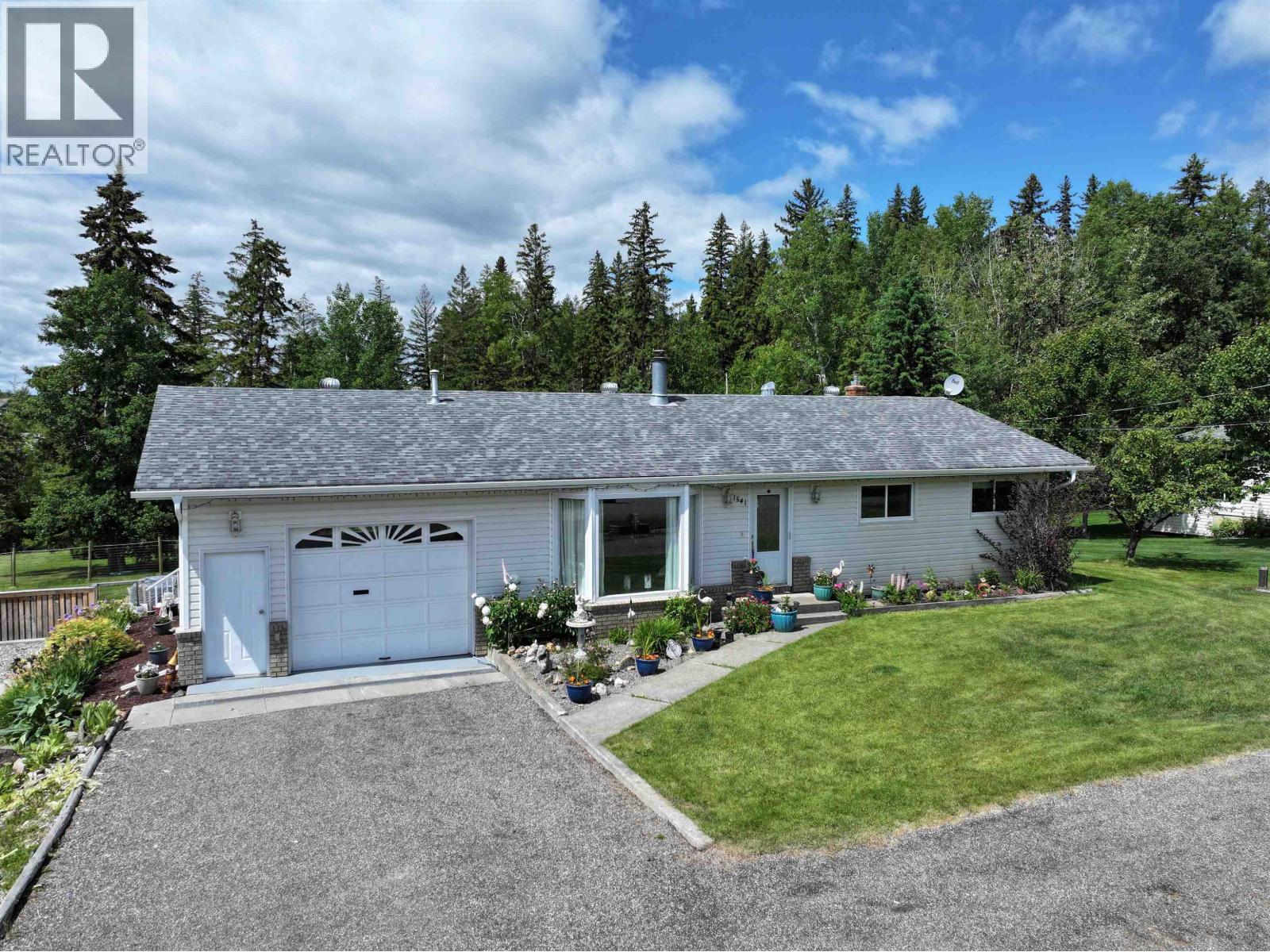 1541 BEACH CRESCENT